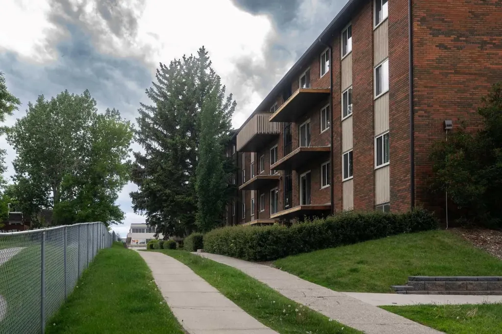 11620 Elbow Drive SW Calgary AB T2W 3L6