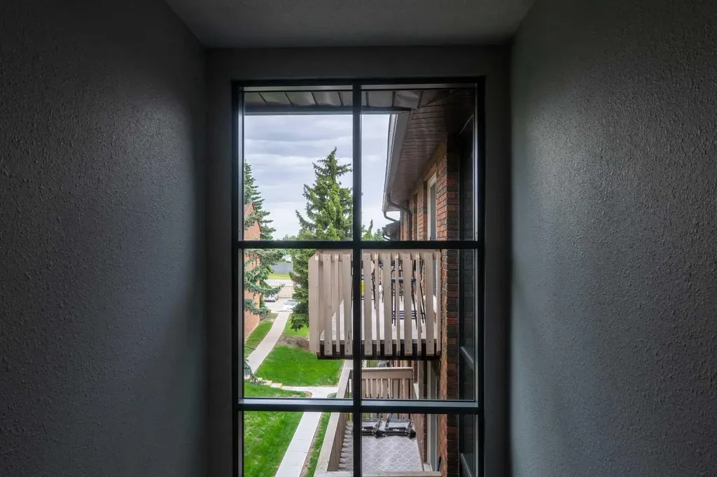 11620 Elbow Drive SW Calgary AB T2W 3L6