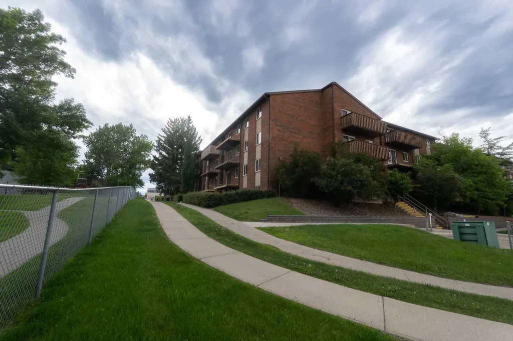 11620 Elbow Drive SW Calgary AB T2W 3L6