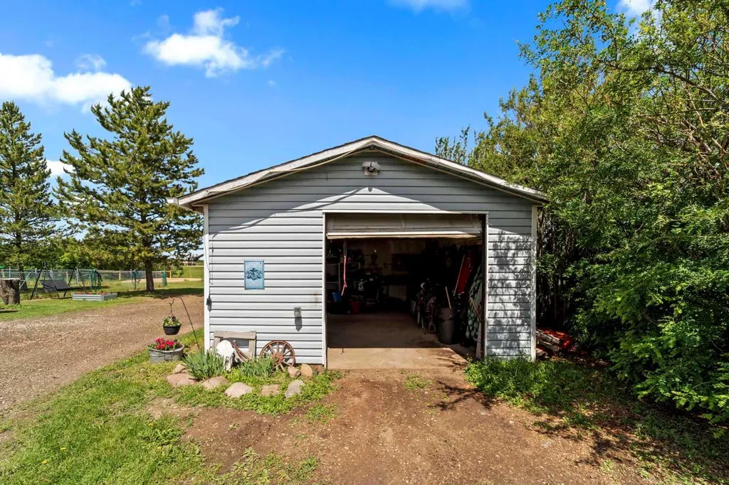 20 Township Road 484 Round Hill AB T0B 3Z0