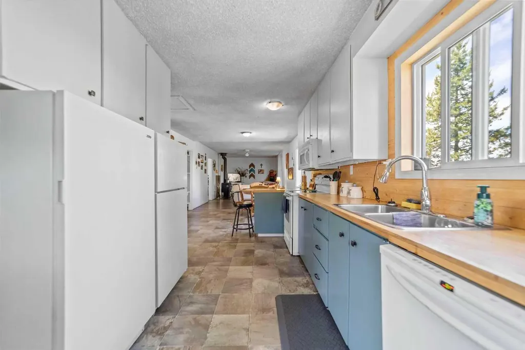 20 Township Road 484 Round Hill AB T0B 3Z0