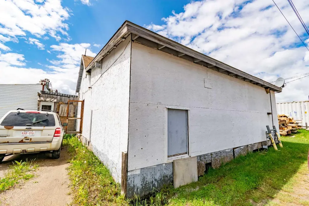 44 Main Street E Big Valley AB T0J 0G0