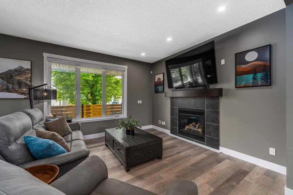 435 River Heights Crescent Cochrane AB T4C 0T9