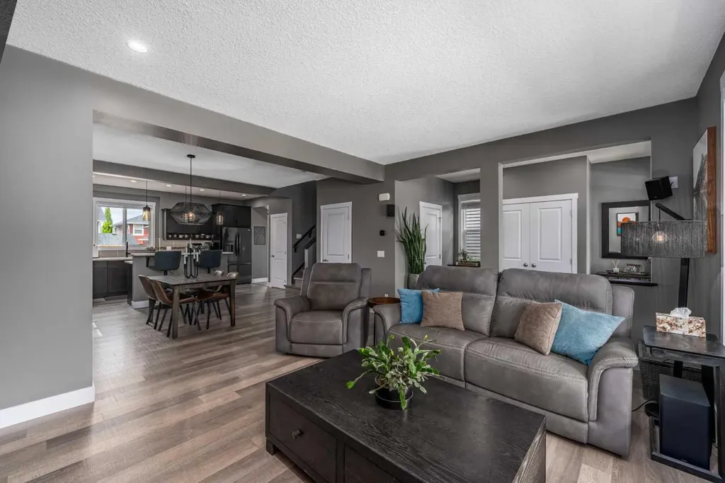 435 River Heights Crescent Cochrane AB T4C 0T9