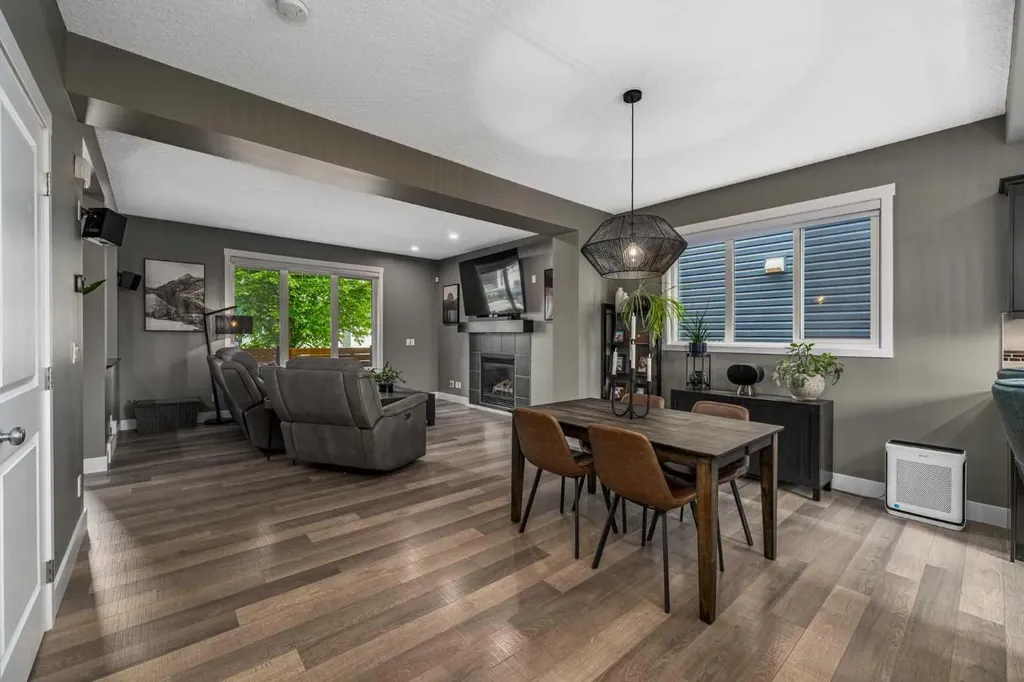 435 River Heights Crescent Cochrane AB T4C 0T9