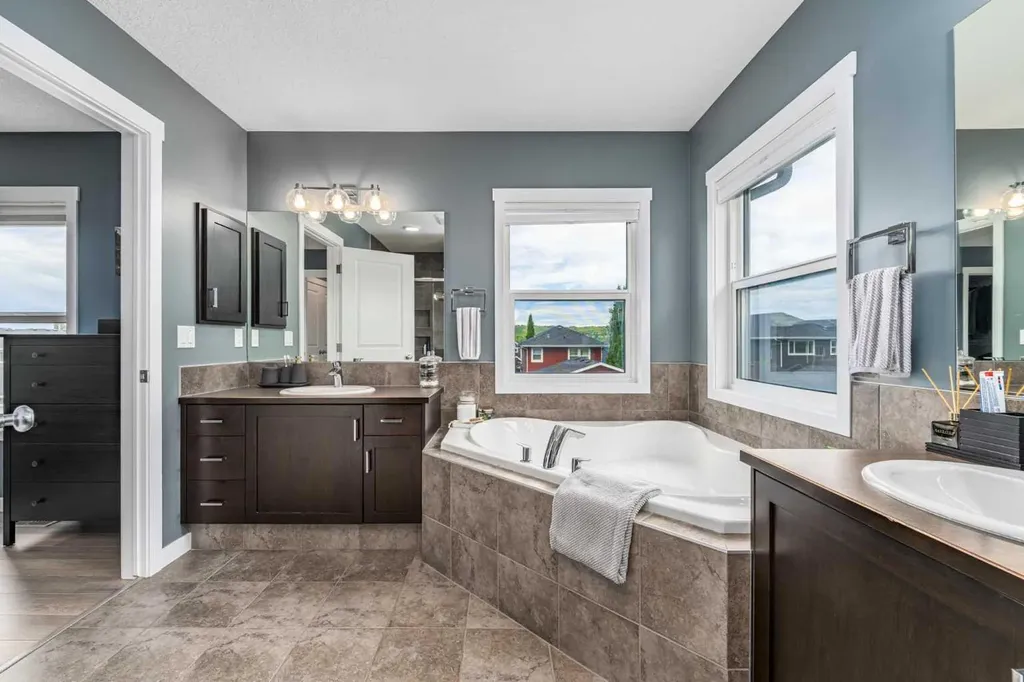 435 River Heights Crescent Cochrane AB T4C 0T9
