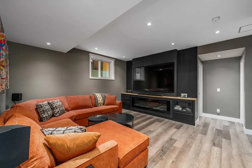 435 River Heights Crescent Cochrane AB T4C 0T9