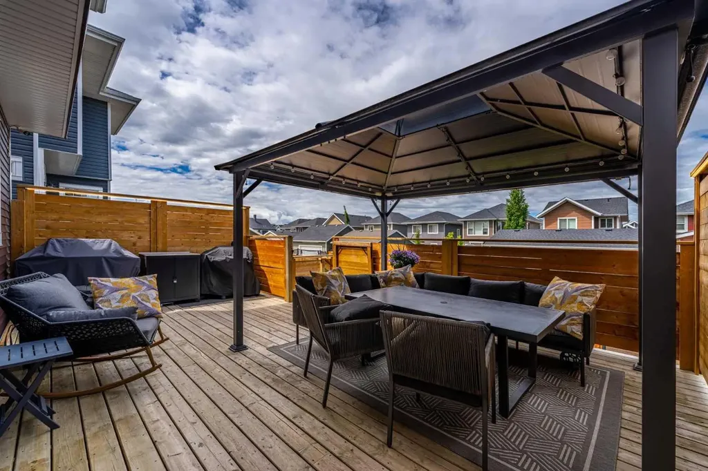 435 River Heights Crescent Cochrane AB T4C 0T9