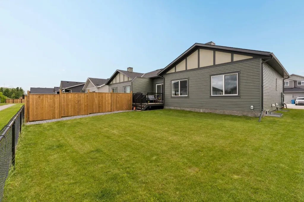 808 Mandalay Link Carstairs AB T0M 0N0