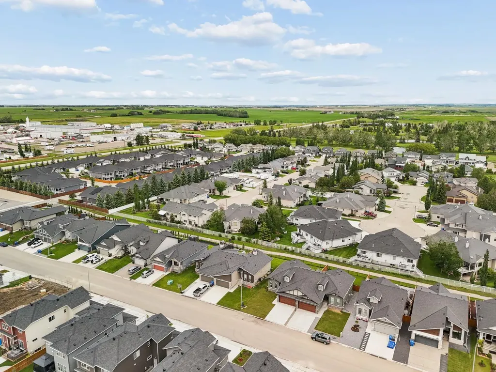 808 Mandalay Link Carstairs AB T0M 0N0