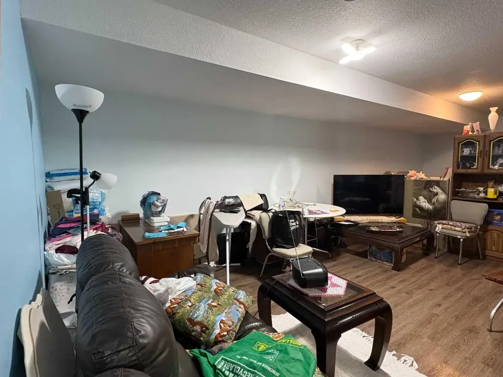 4516 54 Street Ponoka AB T4J 1J4