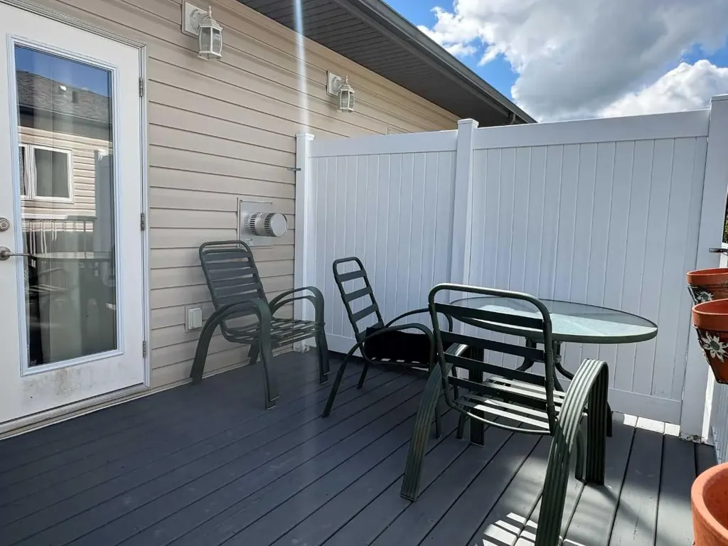 4516 54 Street Ponoka AB T4J 1J4