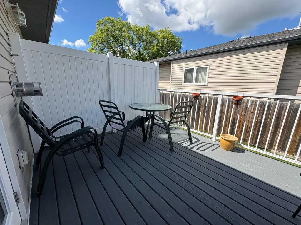 4516 54 Street Ponoka AB T4J 1J4