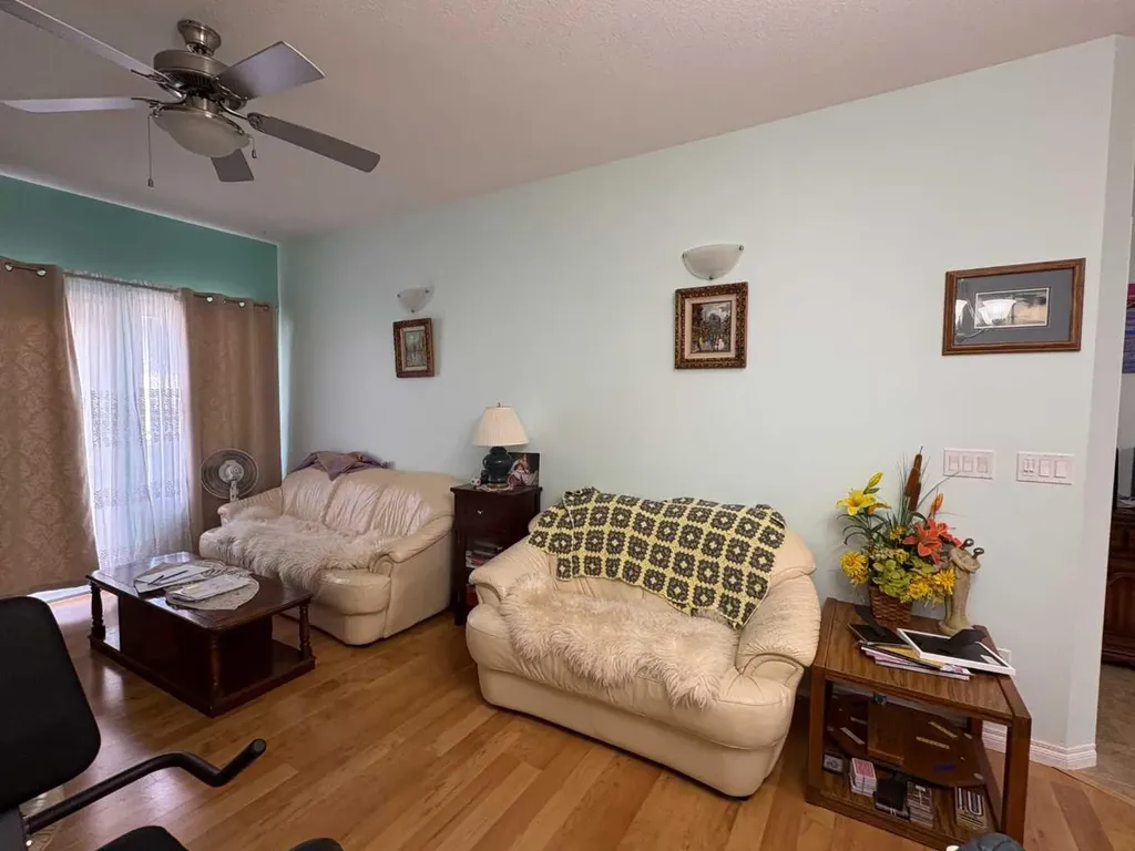 4516 54 Street Ponoka AB T4J 1J4