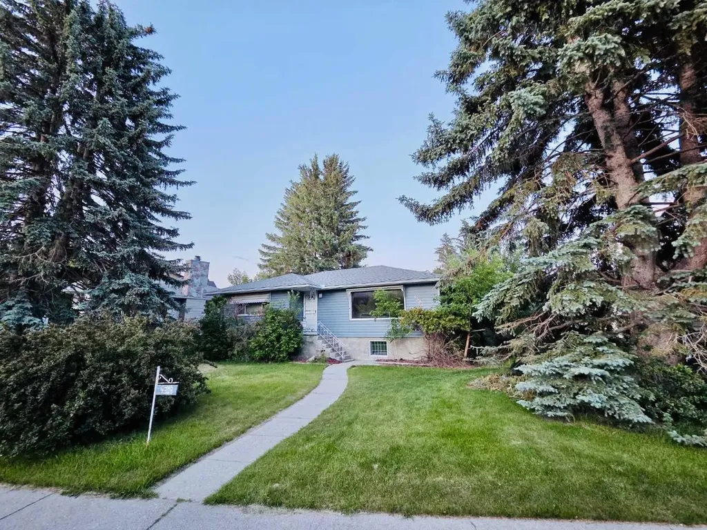4308 2 Street NW Calgary AB T2K 0Z1
