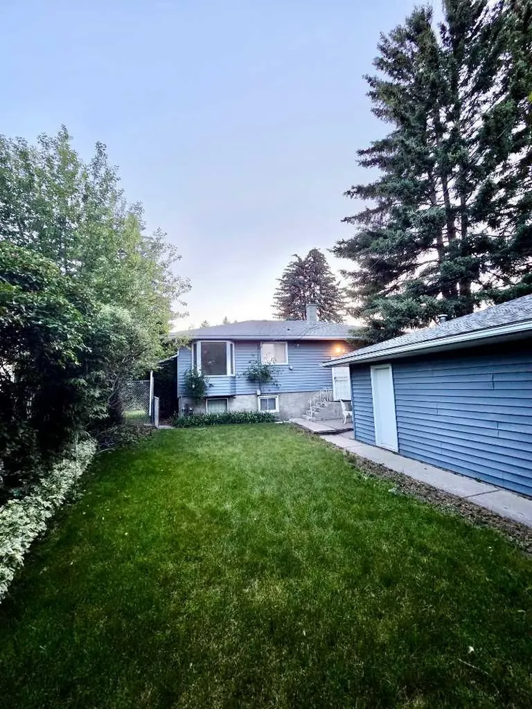 4308 2 Street NW Calgary AB T2K 0Z1