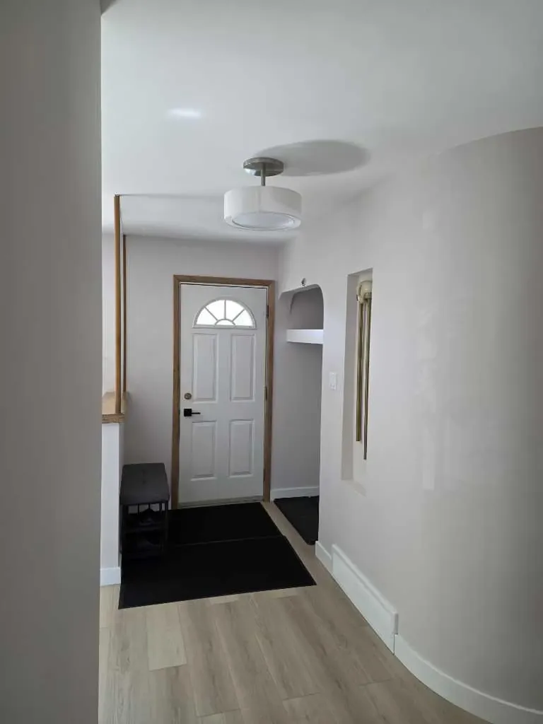 4308 2 Street NW Calgary AB T2K 0Z1