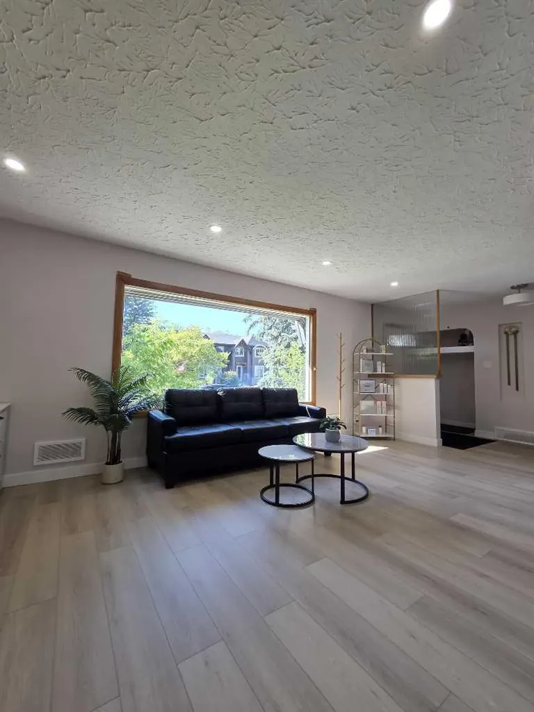 4308 2 Street NW Calgary AB T2K 0Z1