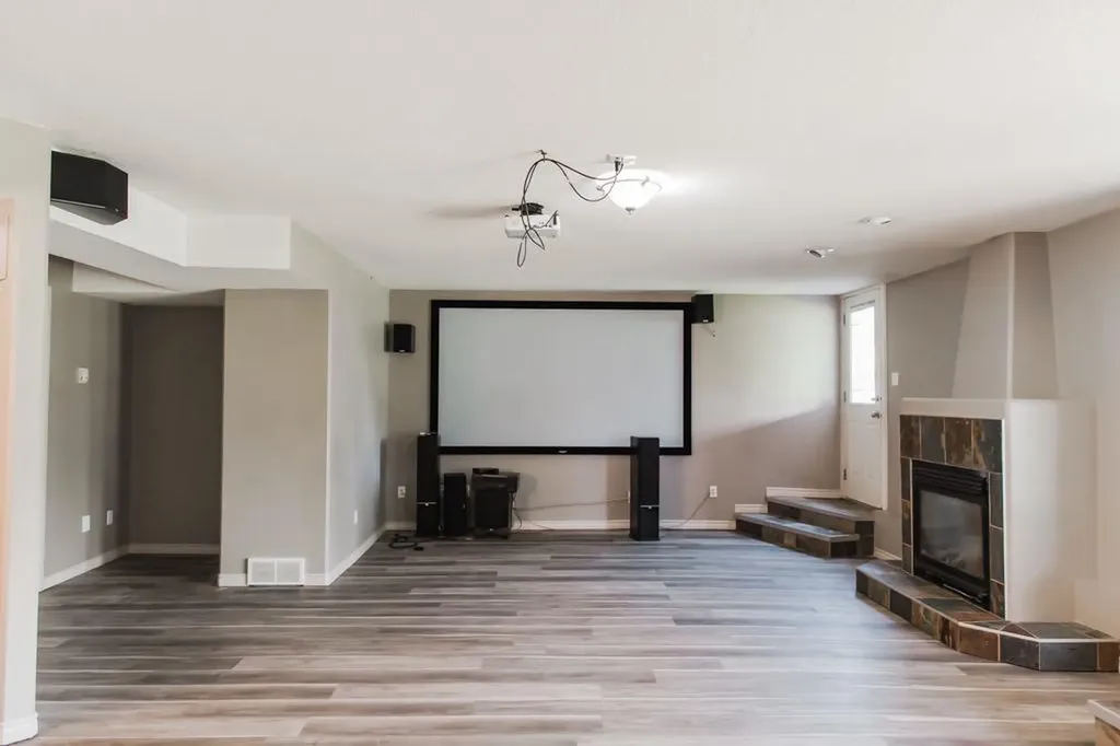 12721 89 Street Grande Prairie AB T8X8C6