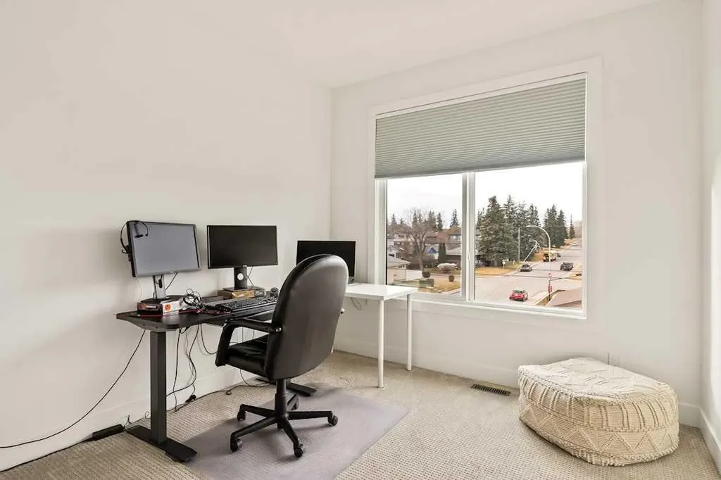 3339 41 Street SW Calgary AB T3E 3L3