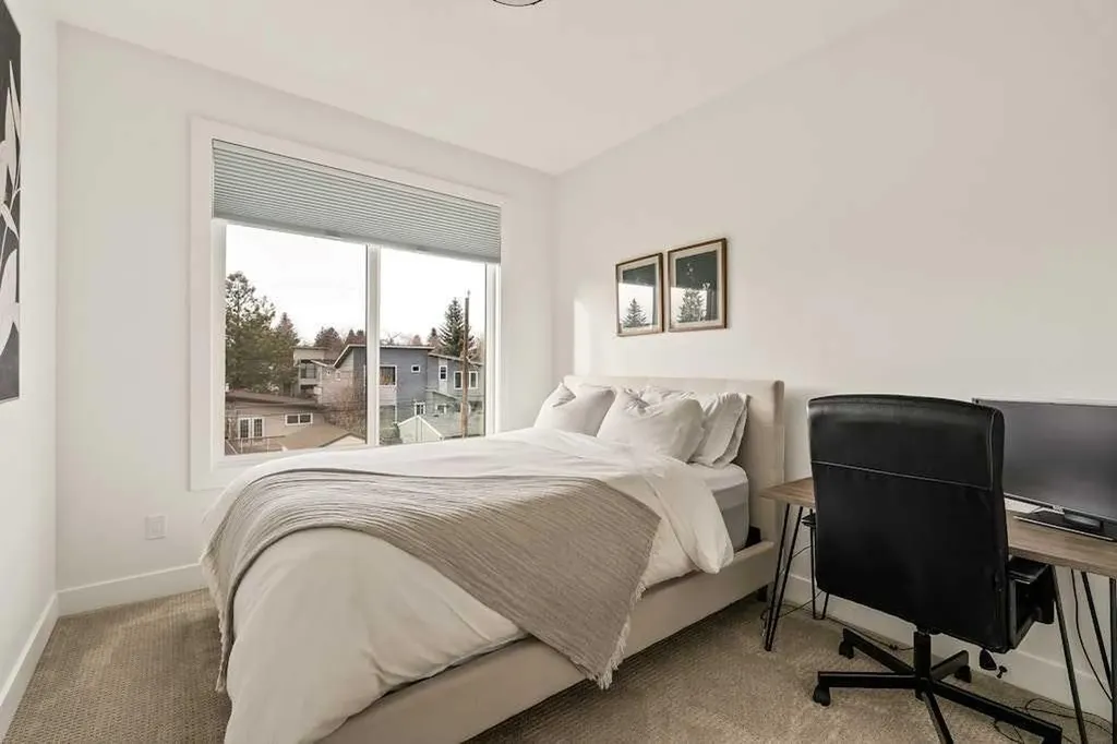 3339 41 Street SW Calgary AB T3E 3L3