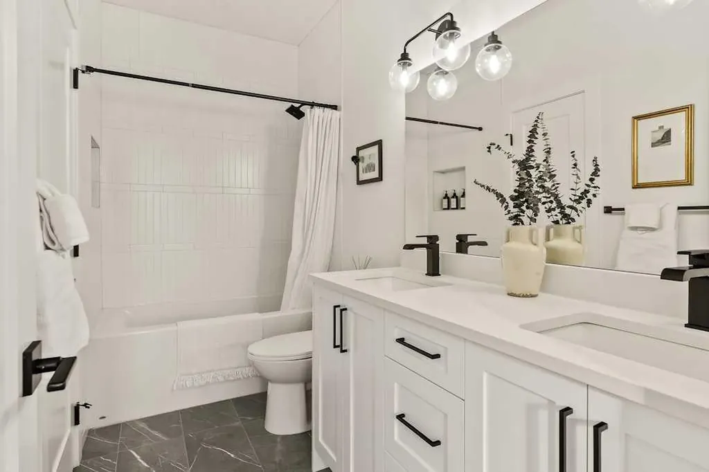3339 41 Street SW Calgary AB T3E 3L3