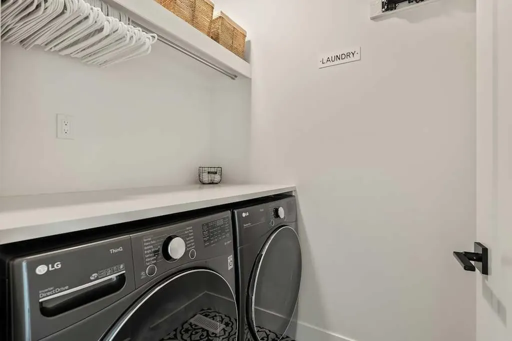3339 41 Street SW Calgary AB T3E 3L3