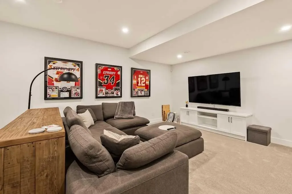 3339 41 Street SW Calgary AB T3E 3L3