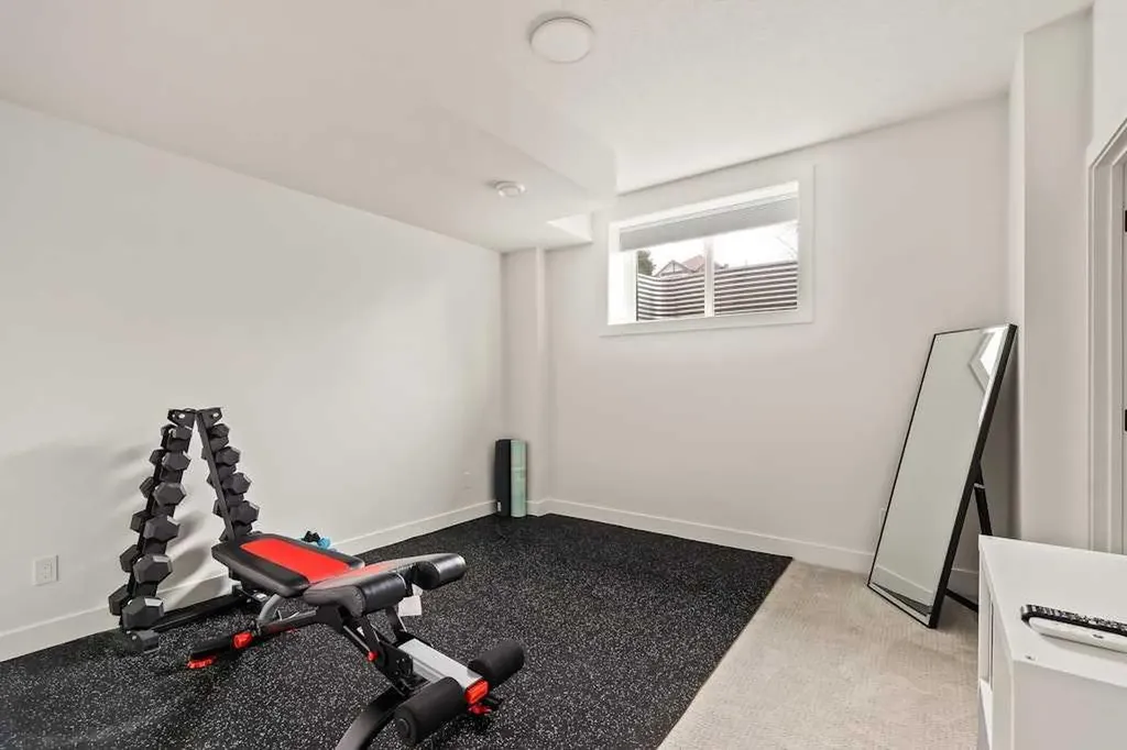 3339 41 Street SW Calgary AB T3E 3L3