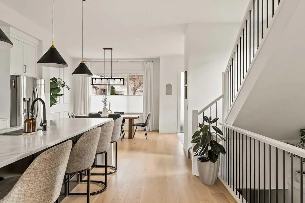 3339 41 Street SW Calgary AB T3E 3L3