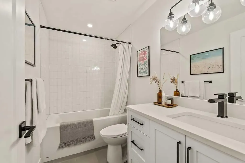 3339 41 Street SW Calgary AB T3E 3L3