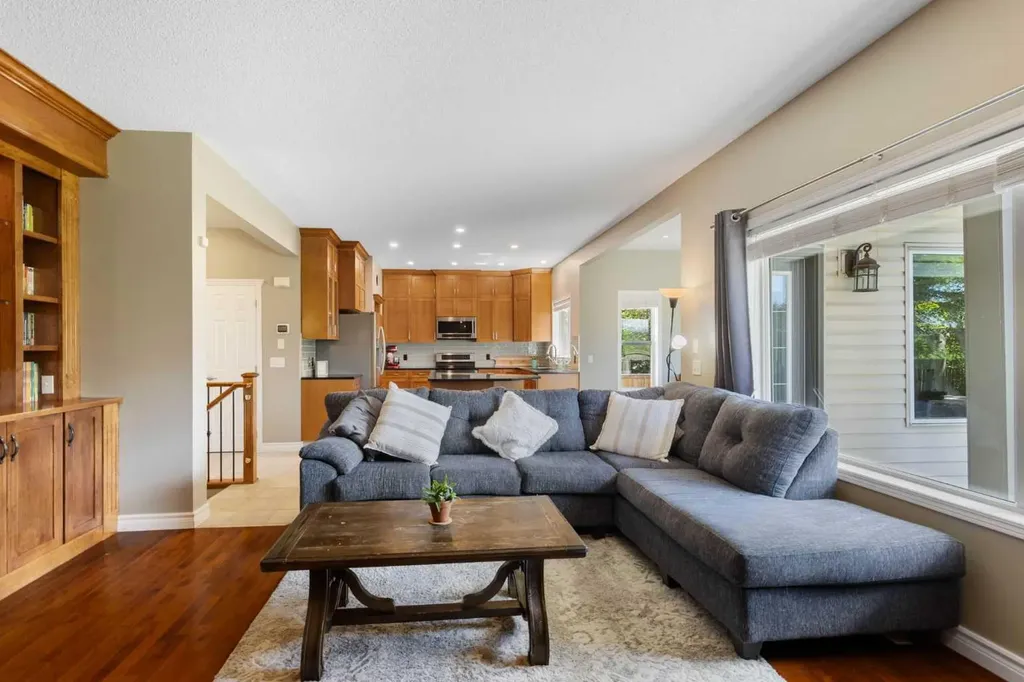226 Springbank Place SW Calgary AB T3H 3S4
