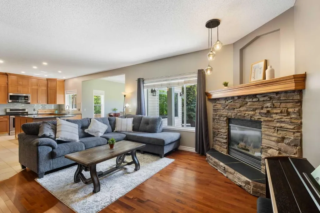 226 Springbank Place SW Calgary AB T3H 3S4
