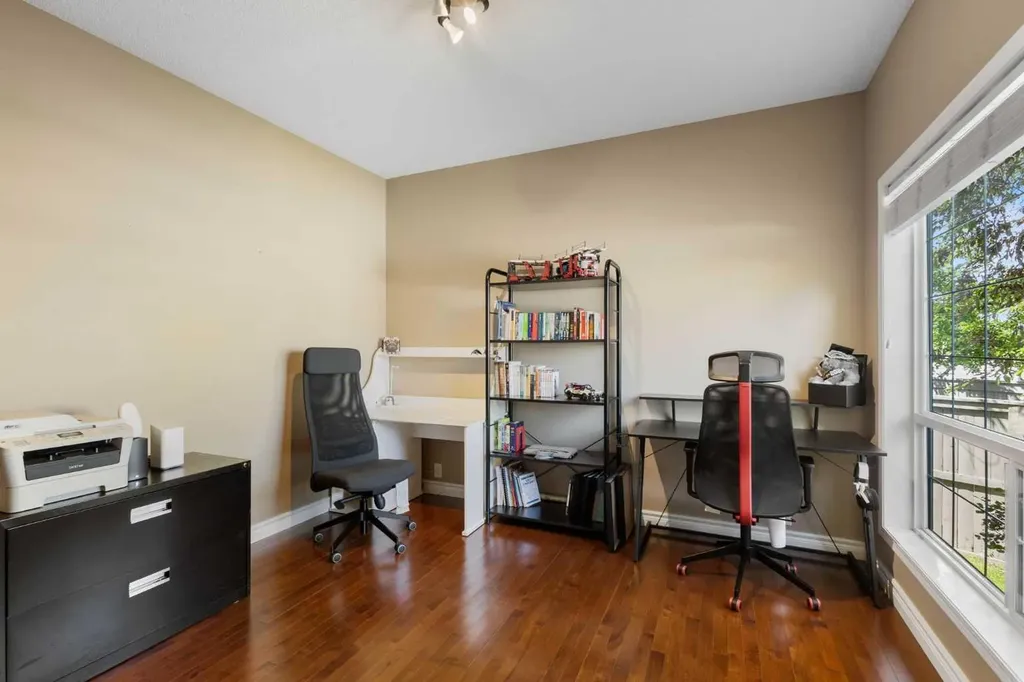 226 Springbank Place SW Calgary AB T3H 3S4