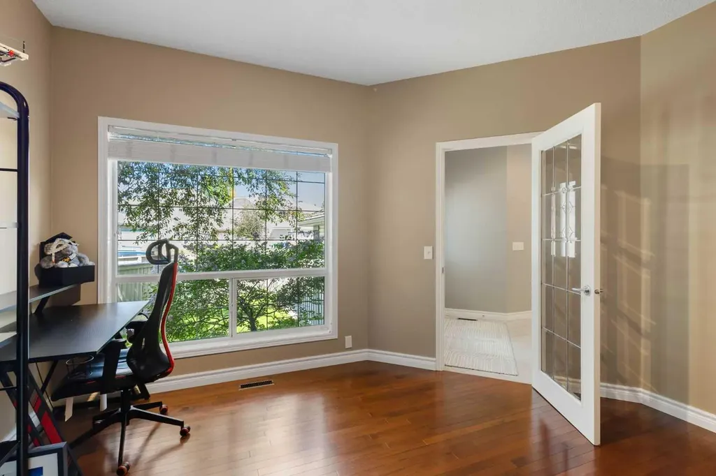 226 Springbank Place SW Calgary AB T3H 3S4