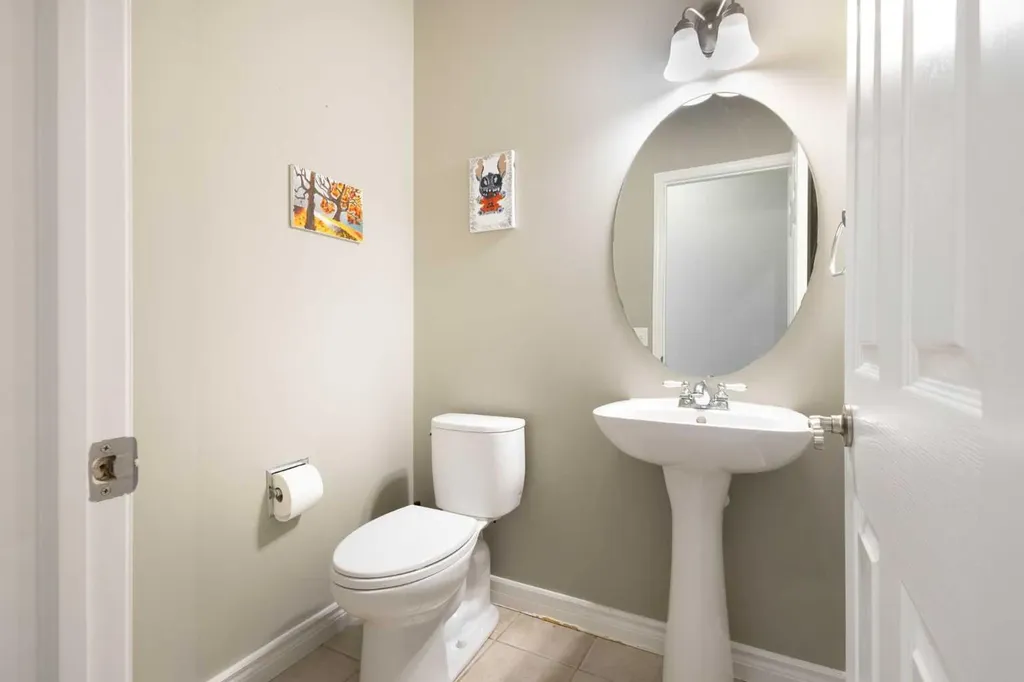 226 Springbank Place SW Calgary AB T3H 3S4