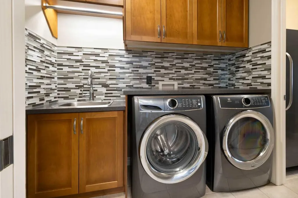 226 Springbank Place SW Calgary AB T3H 3S4