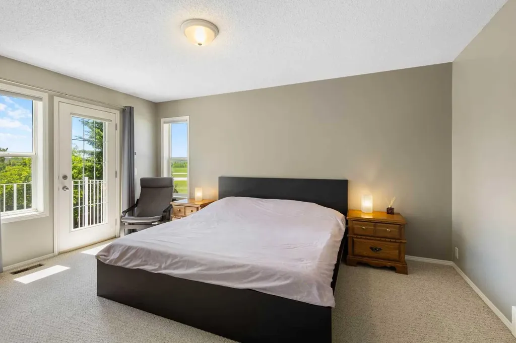 226 Springbank Place SW Calgary AB T3H 3S4