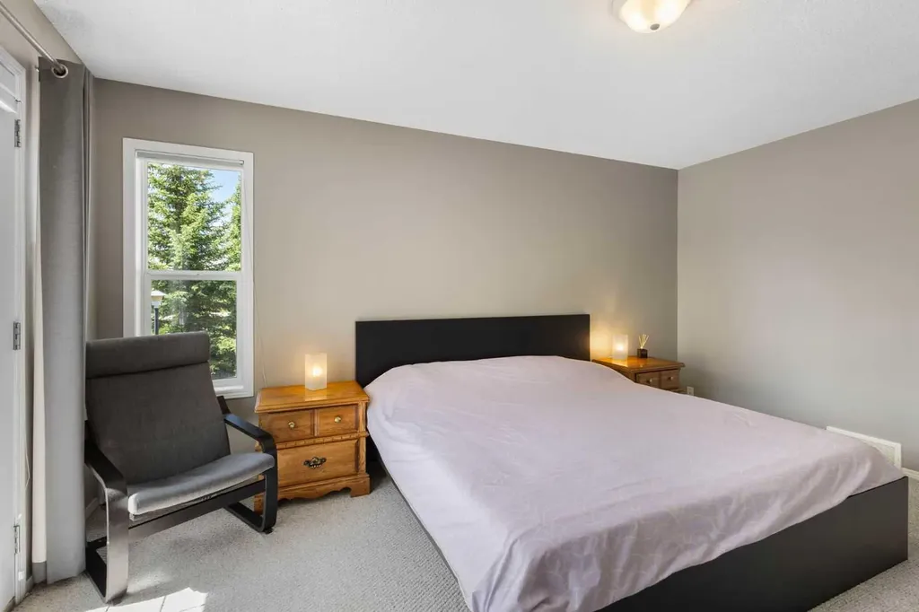 226 Springbank Place SW Calgary AB T3H 3S4