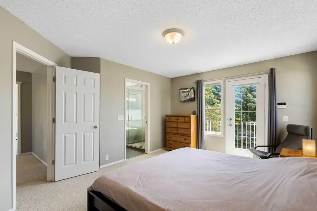226 Springbank Place SW Calgary AB T3H 3S4