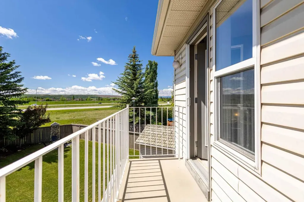 226 Springbank Place SW Calgary AB T3H 3S4