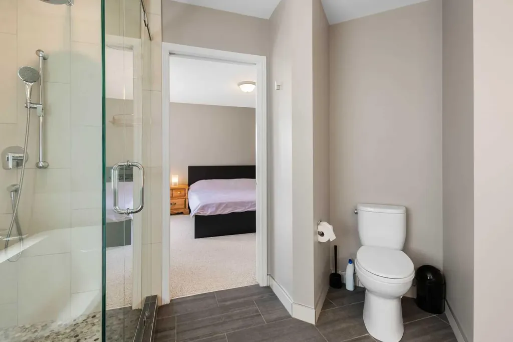 226 Springbank Place SW Calgary AB T3H 3S4