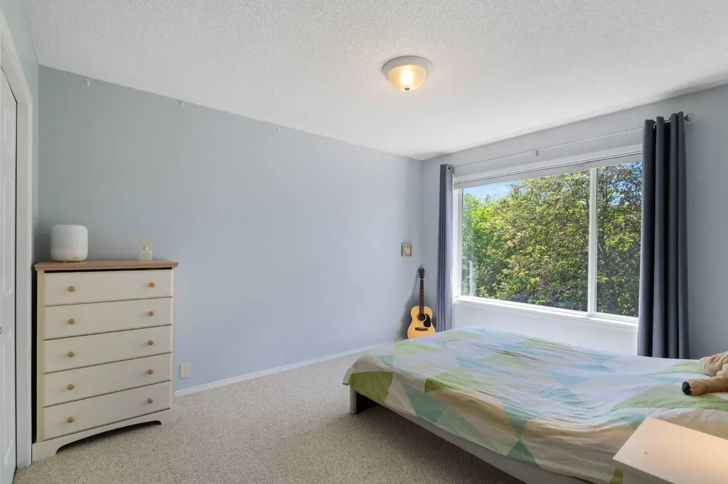 226 Springbank Place SW Calgary AB T3H 3S4