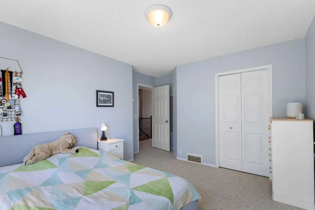 226 Springbank Place SW Calgary AB T3H 3S4
