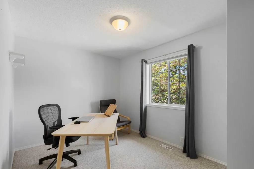 226 Springbank Place SW Calgary AB T3H 3S4