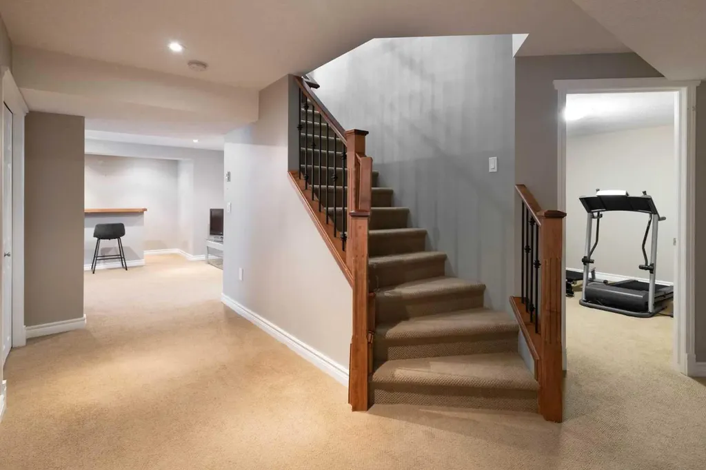226 Springbank Place SW Calgary AB T3H 3S4