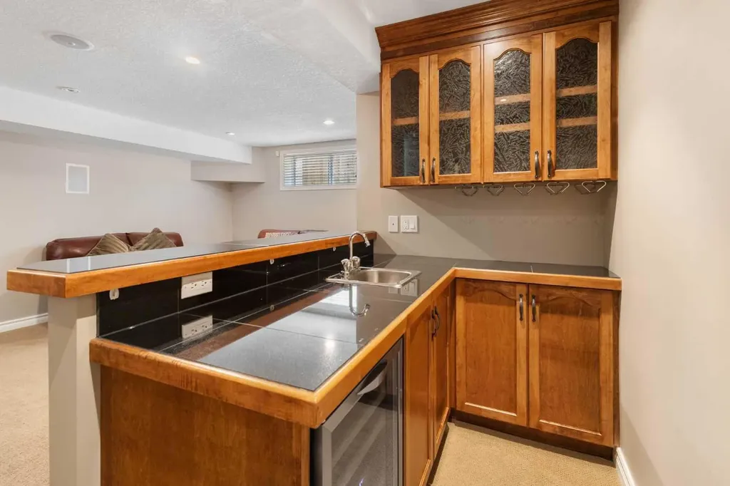 226 Springbank Place SW Calgary AB T3H 3S4