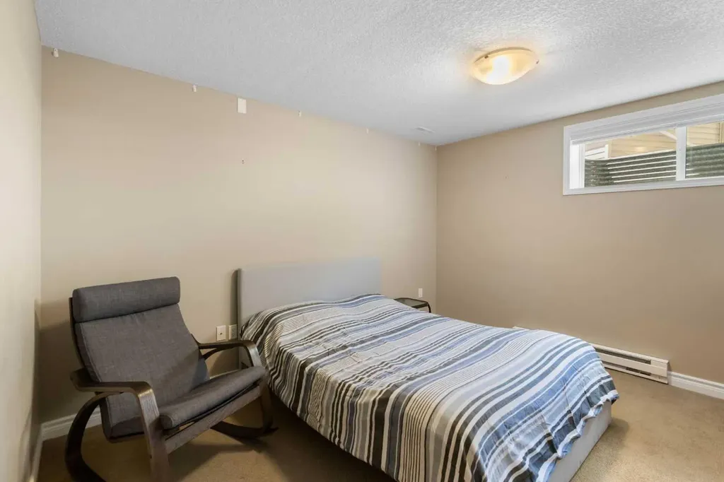 226 Springbank Place SW Calgary AB T3H 3S4