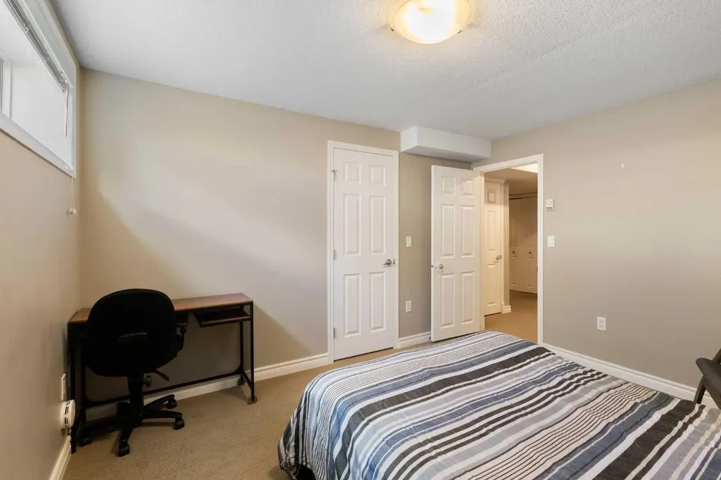 226 Springbank Place SW Calgary AB T3H 3S4