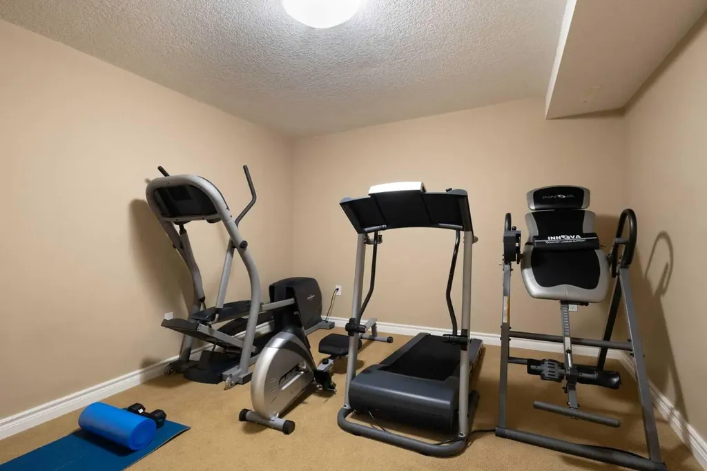 226 Springbank Place SW Calgary AB T3H 3S4